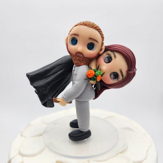 Personalized Wedding Cake Topper – Groom Carrying Bride | Custom Clay Figurine | Funny Unique Keepsake | 10cm | Handmade Wedding Cake Decor