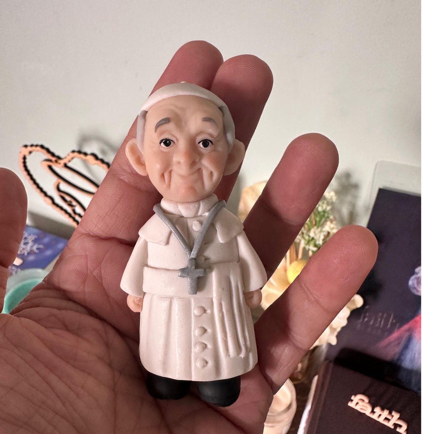Handmade Pope Francis Clay Figurine – 10cm Collectible, Faith-Inspired Gift, Commemoration of Pope Francis’ Life | Unique Catholic Keepsake
