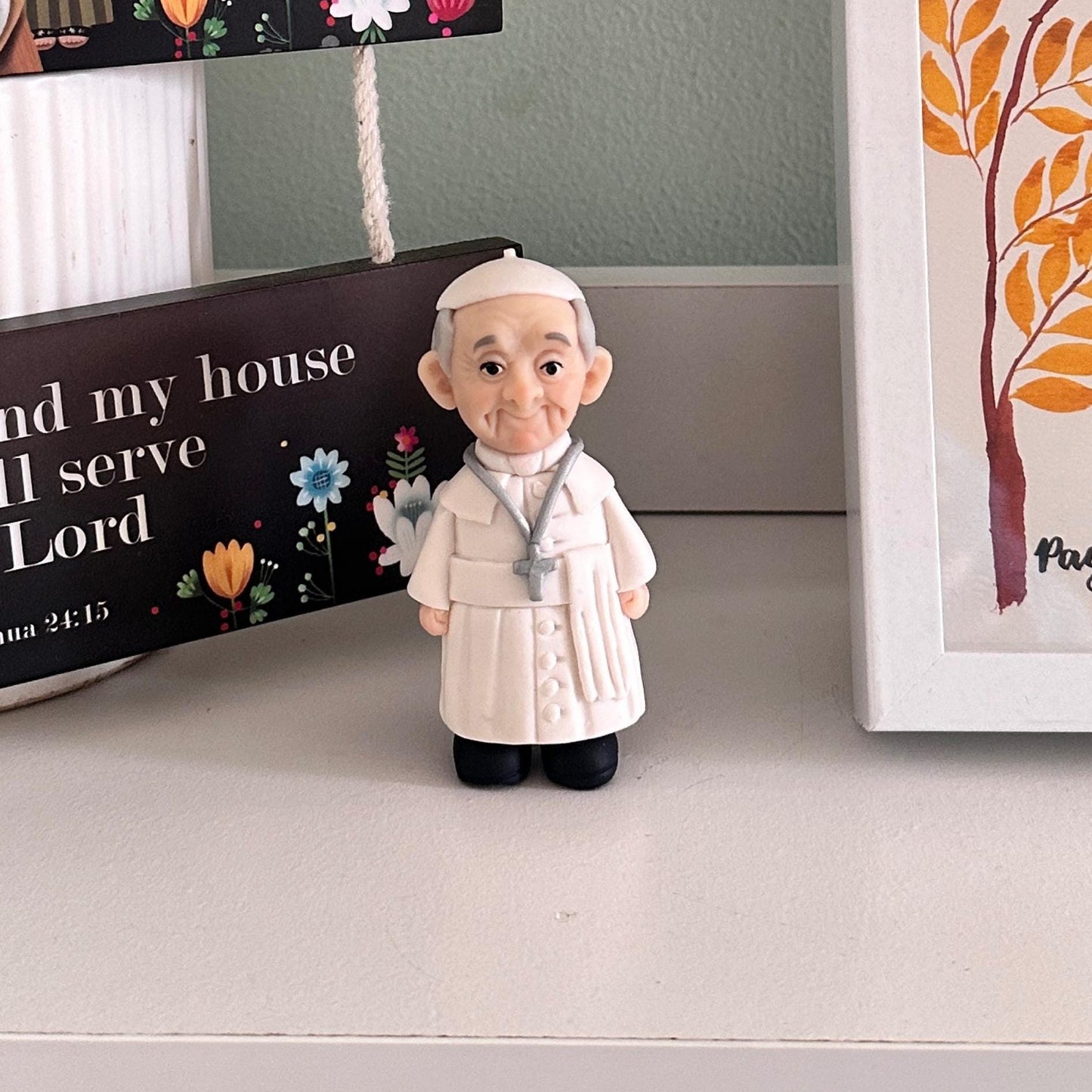 Handmade Pope Francis Clay Figurine – 10cm Collectible, Faith-Inspired Gift, Commemoration of Pope Francis’ Life | Unique Catholic Keepsake