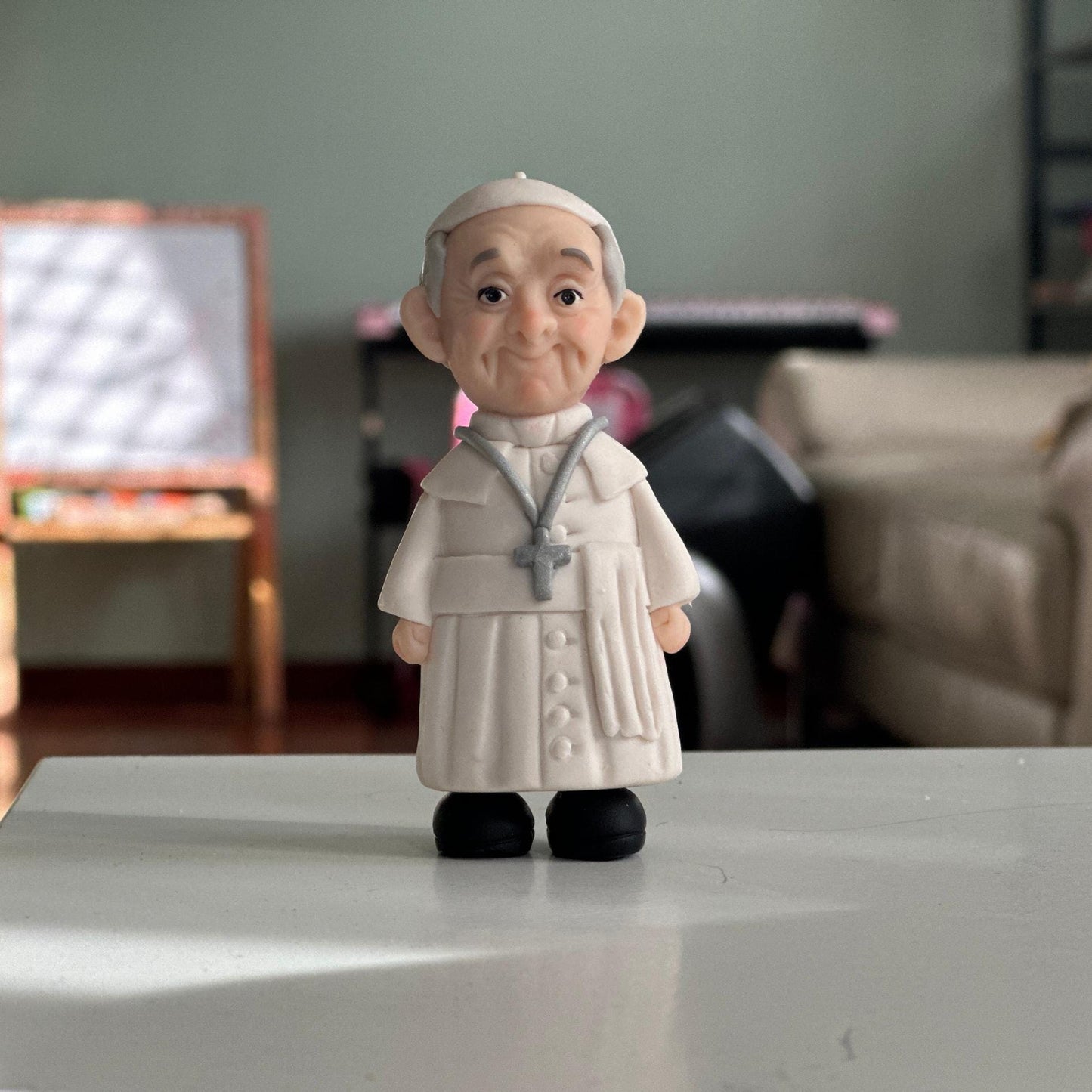 Handmade Pope Francis Clay Figurine – 10cm Collectible, Faith-Inspired Gift, Commemoration of Pope Francis’ Life | Unique Catholic Keepsake