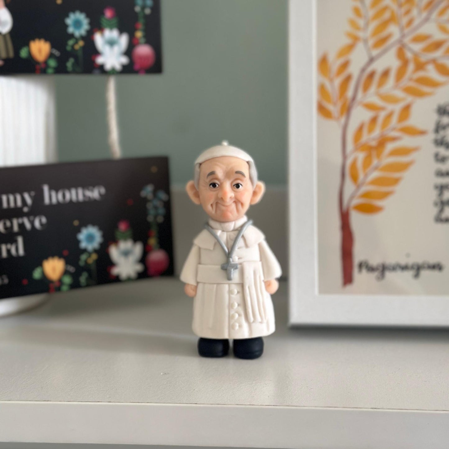 Handmade Pope Francis Clay Figurine – 10cm Collectible, Faith-Inspired Gift, Commemoration of Pope Francis’ Life | Unique Catholic Keepsake