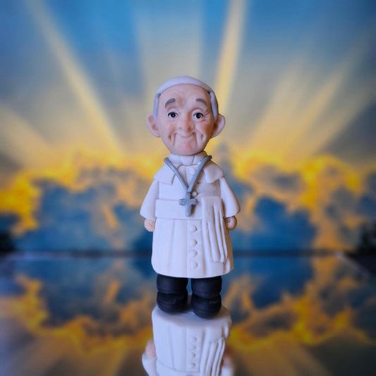 Handmade Pope Francis Clay Figurine – 10cm Collectible, Faith-Inspired Gift, Commemoration of Pope Francis’ Life | Unique Catholic Keepsake