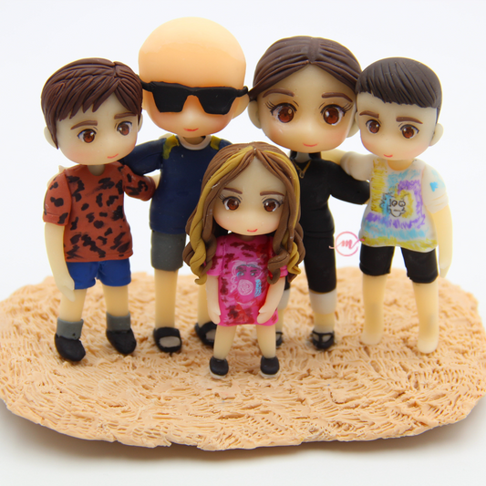 Hand made family display figurines, Unique and personalised house décor made of air dry clay, Personalized family figures