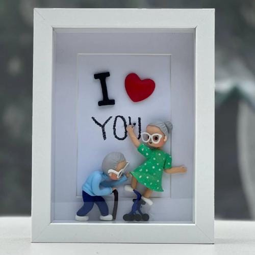 Custom 3D Family Portrait in Shadowbox – Personalized Clay Family Keepsake, Decorative Figurines for Wall Décor, Housewarming Gift