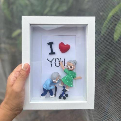 Custom 3D Family Portrait in Shadowbox – Personalized Clay Family Keepsake, Decorative Figurines for Wall Décor, Housewarming Gift