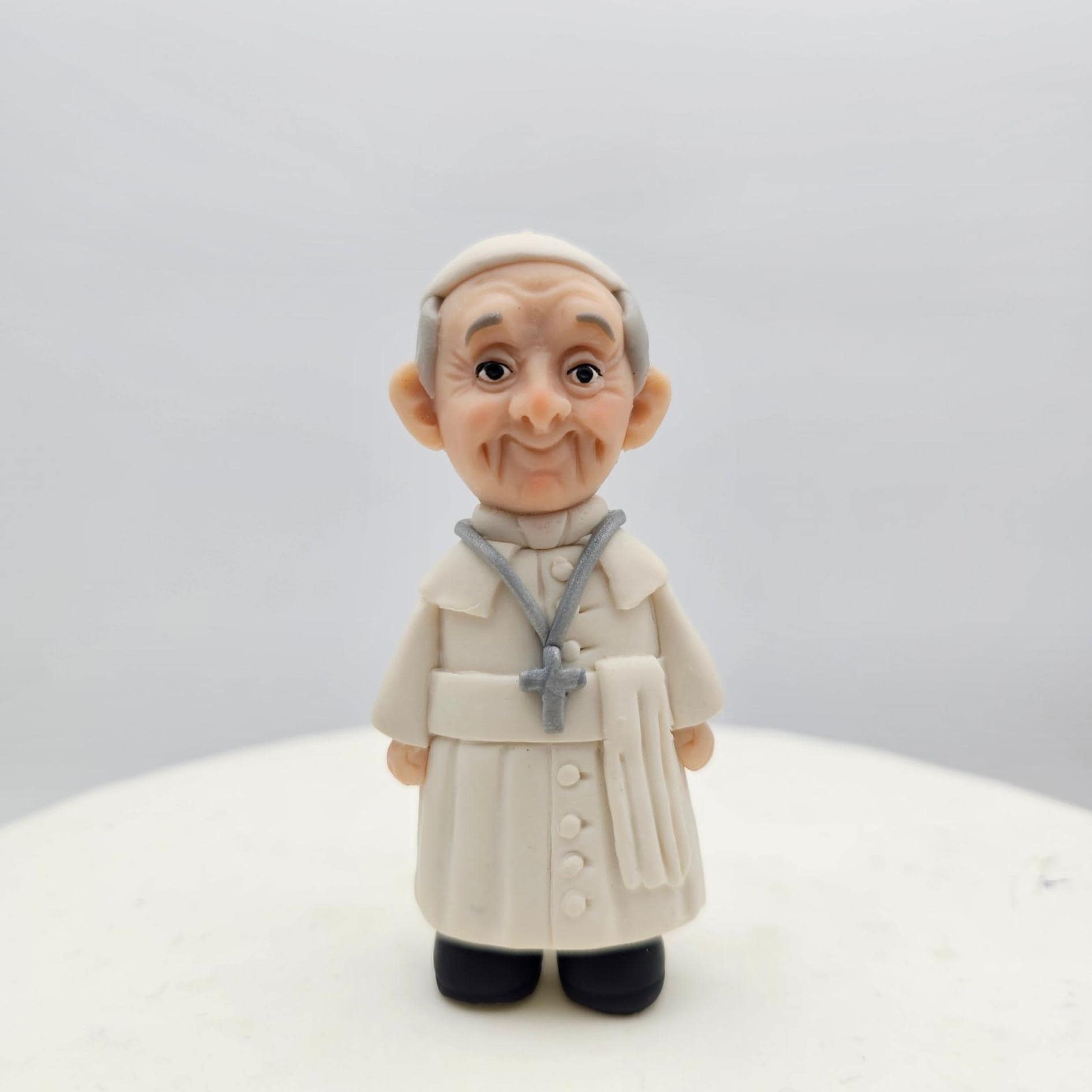 Handmade Pope Francis Clay Figurine – 10cm Collectible, Faith-Inspired Gift, Commemoration of Pope Francis’ Life | Unique Catholic Keepsake