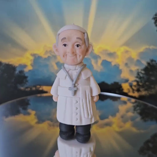 Handmade Pope Francis Clay Figurine – 10cm Collectible, Faith-Inspired Gift, Commemoration of Pope Francis’ Life | Unique Catholic Keepsake
